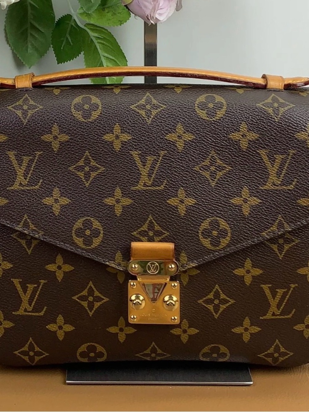 Authentic Louis Vuitton Pochette Métis in Classic Monogram Canvas DR4186 - Picture 2 of 16